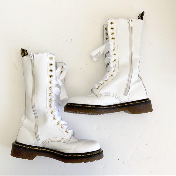 Dr. Martens RARE wedding 1c57 rose etched tall 14 hole ribbon laced boots - Picture 3 of 16